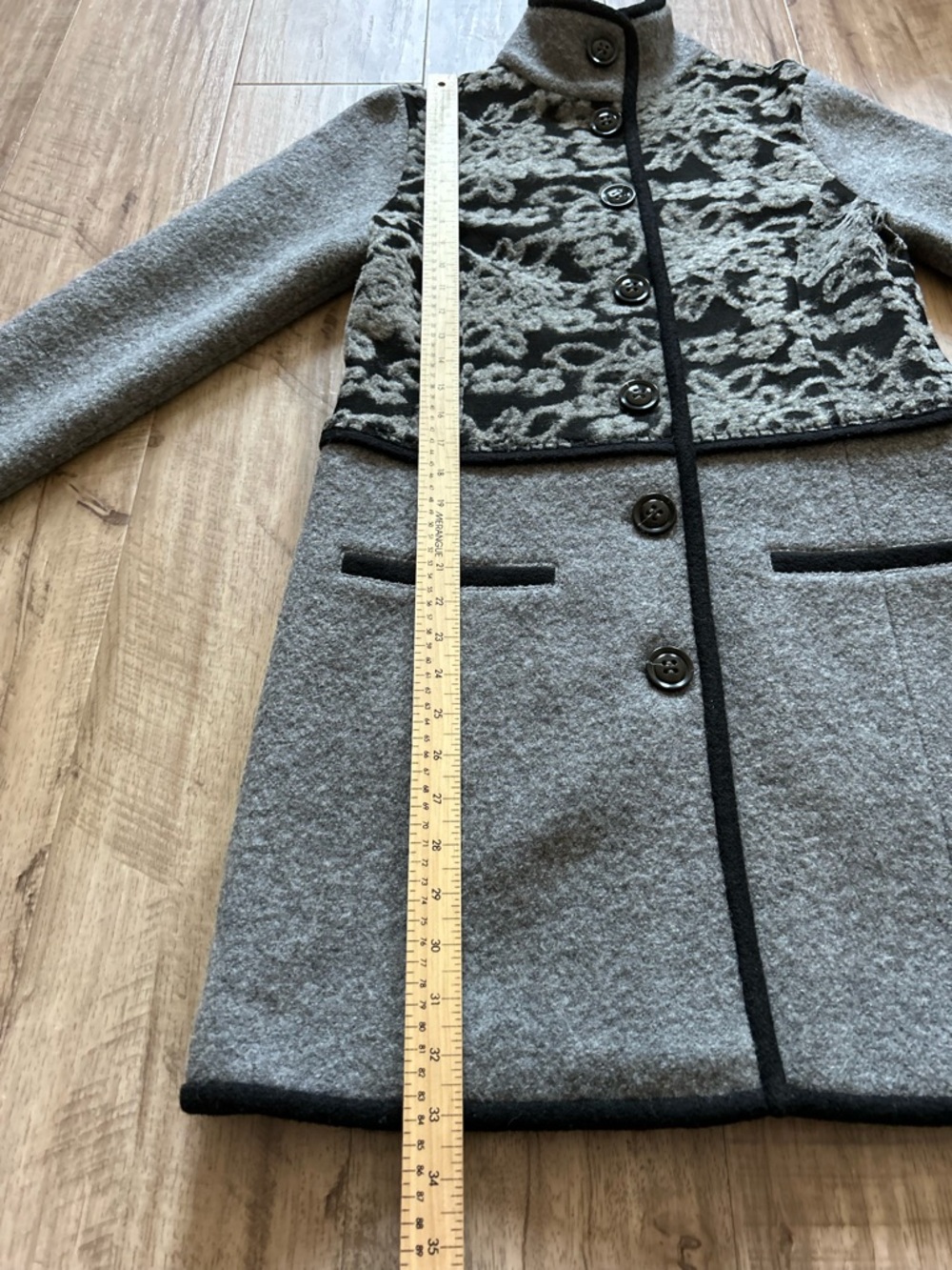 100% wool Women’s Gray Patterned Button-Front Coat sophisticated natural fibre - Picture 9 of 11
